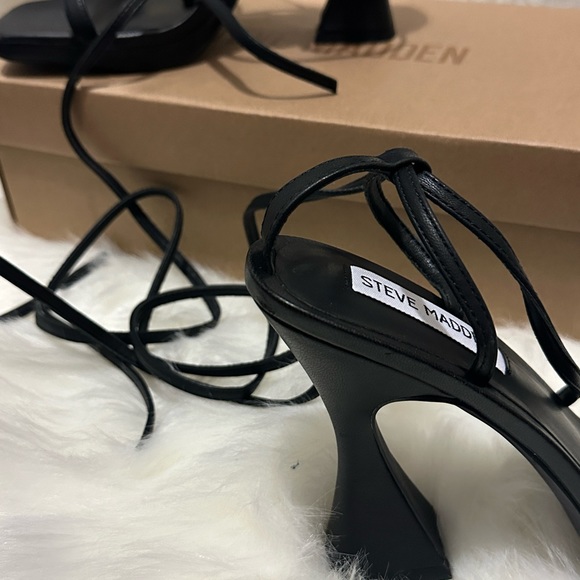 NEW LAFAYETTE BLACK HEELS - Picture 4 of 4